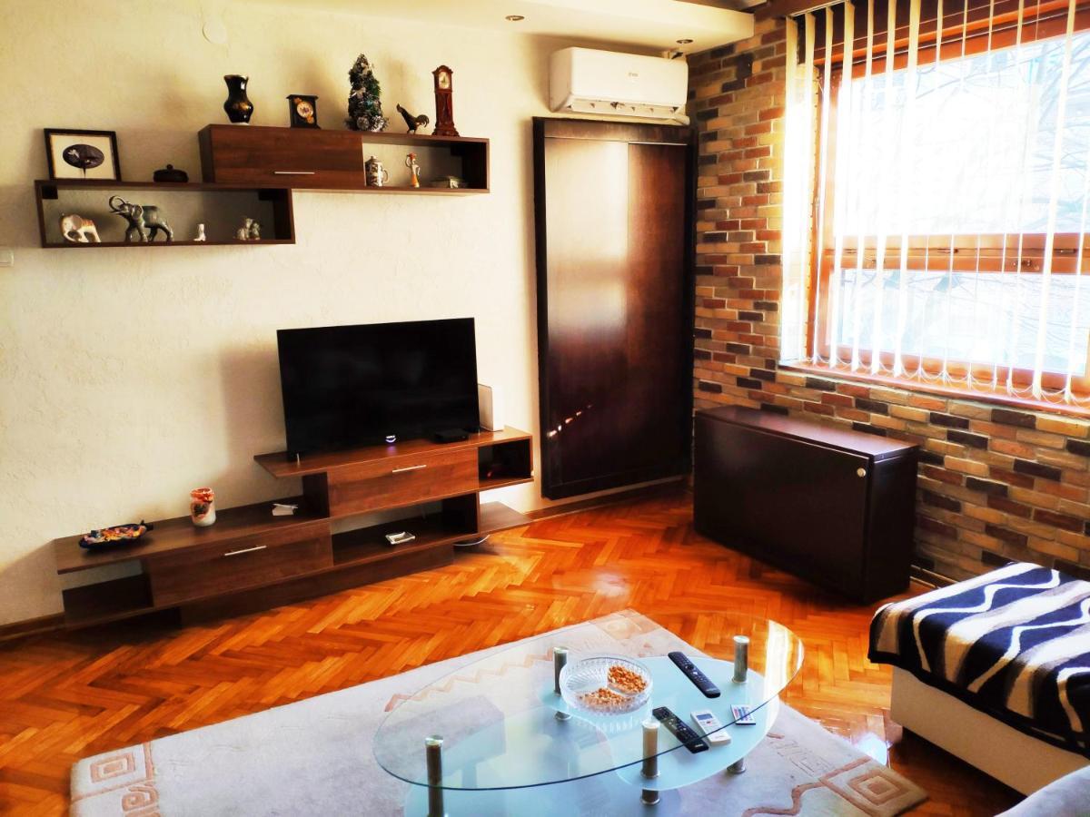 V2 With Love - Vintage Modern And Spacious Belgrad Exteriör bild